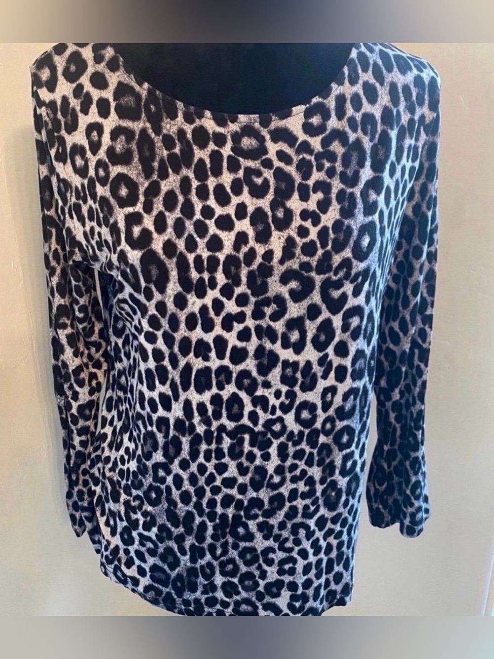 Women’s Leopard Print Long-Sleeve Women's Top - Black & White (Size M)